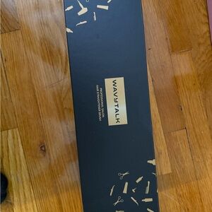 Wavytalk Professional Hair Straightener in Black and Gold